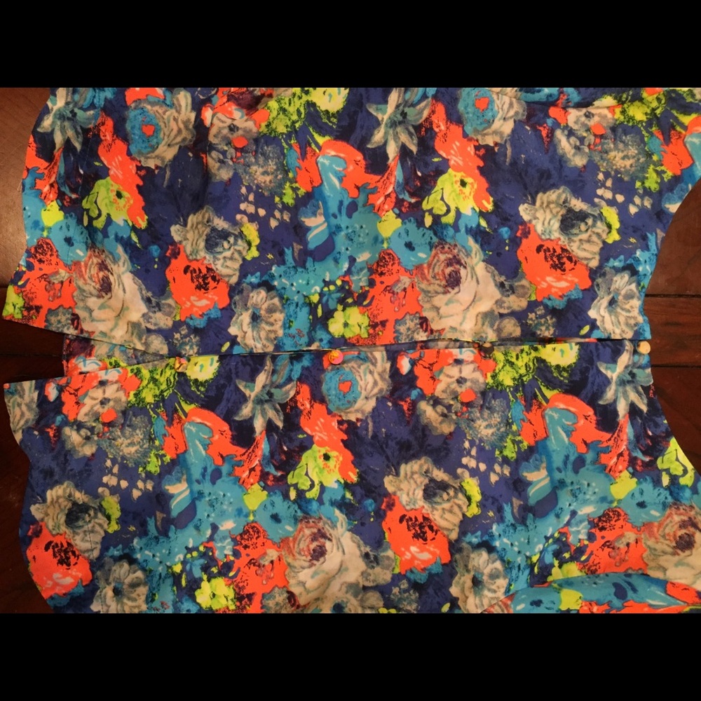 blouse 💜 - Picture 2 of 3